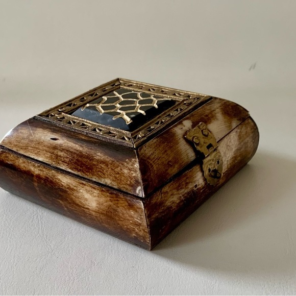 Vintage box made from bone and brass - Picture 5 of 12